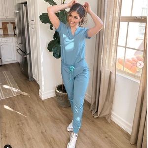 NWT WEAR FIGS RARE LIMITED ED FIONX COOL BLUE SCRUBS ZAMORA JOGGERS TOP SET S